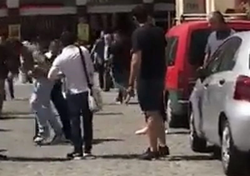 Aγριος ξυλοδαρμός αλλοδαπού στην Θεσ/κη – Περαστικός πήρε το νόμο στα χέρια του – Βίντεο